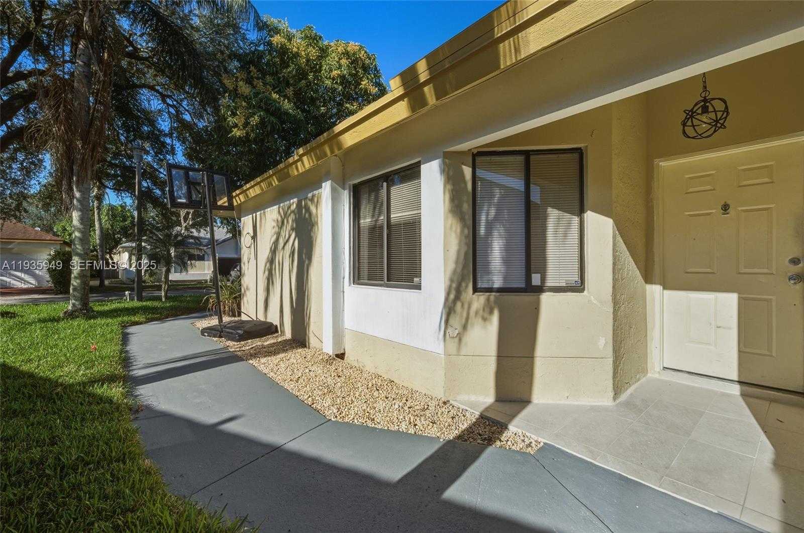 Small Image of 138 COLLY WAY, North Lauderdale Number 6