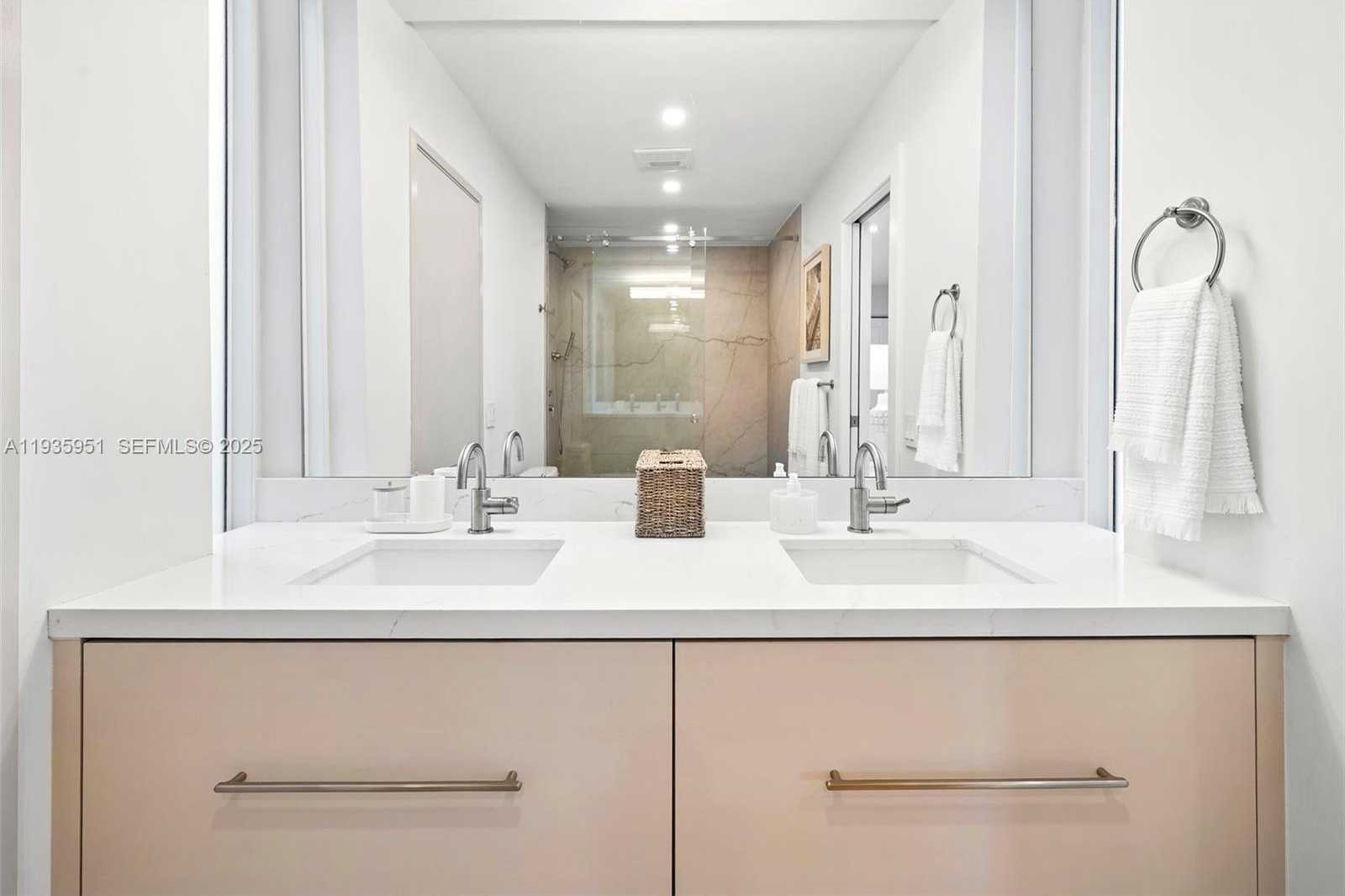 Small Image of 10001 EAST BAY HARBOR DR #2N, Bay Harbor Islands Number 21