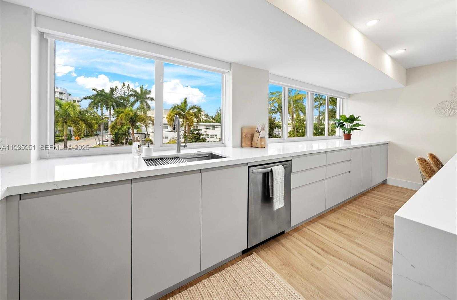 Small Image of 10001 EAST BAY HARBOR DR #2N, Bay Harbor Islands Number 28