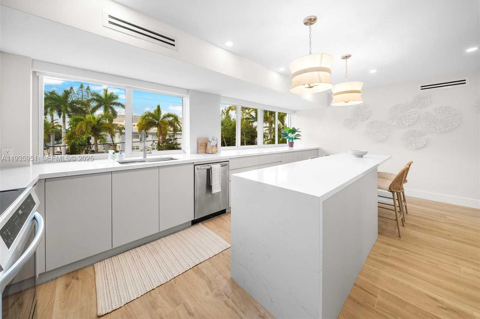 Small Image of 10001 EAST BAY HARBOR DR #2N, Bay Harbor Islands Number 29