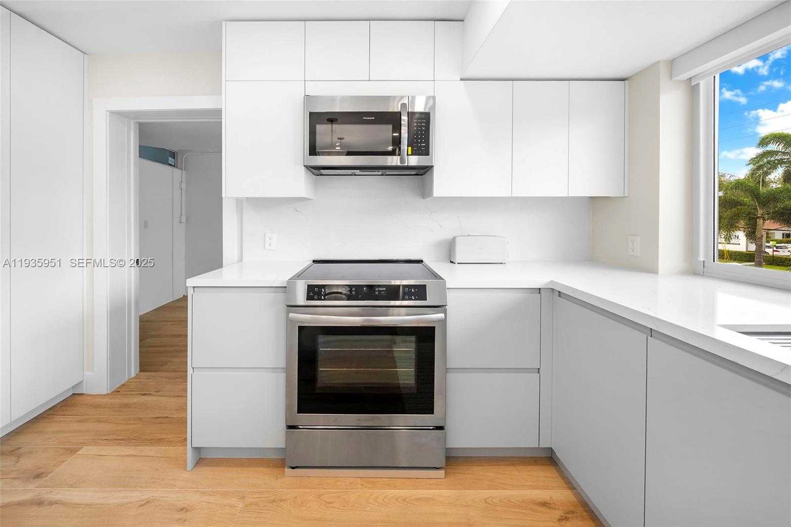 Small Image of 10001 EAST BAY HARBOR DR #2N, Bay Harbor Islands Number 30