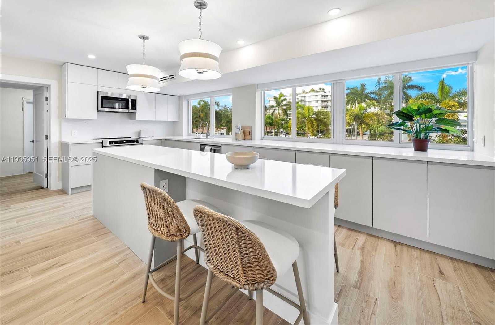 Small Image of 10001 EAST BAY HARBOR DR #2N, Bay Harbor Islands Number 32