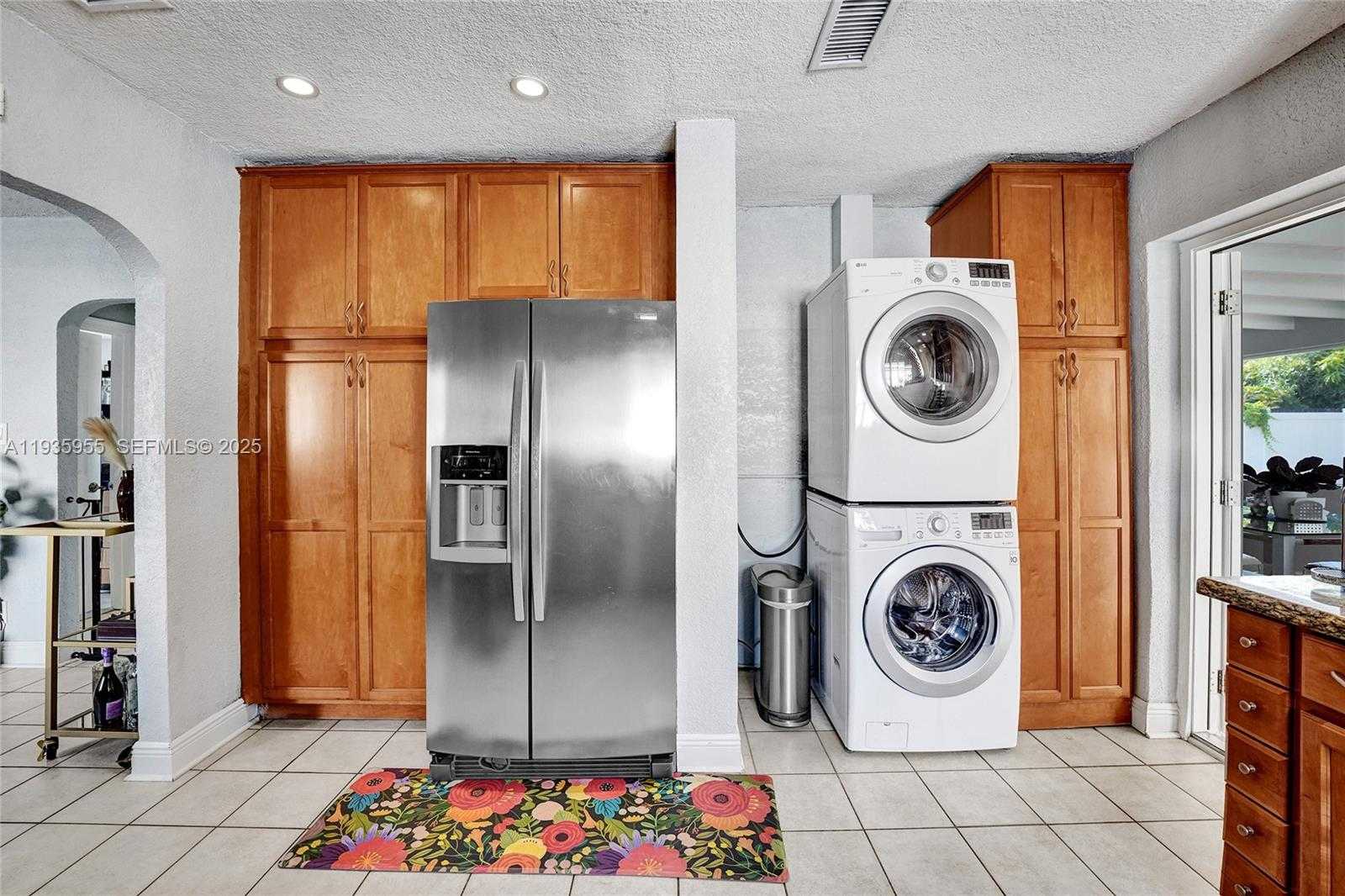 Small Image of 2826 DEWEY ST, Hollywood Number 12