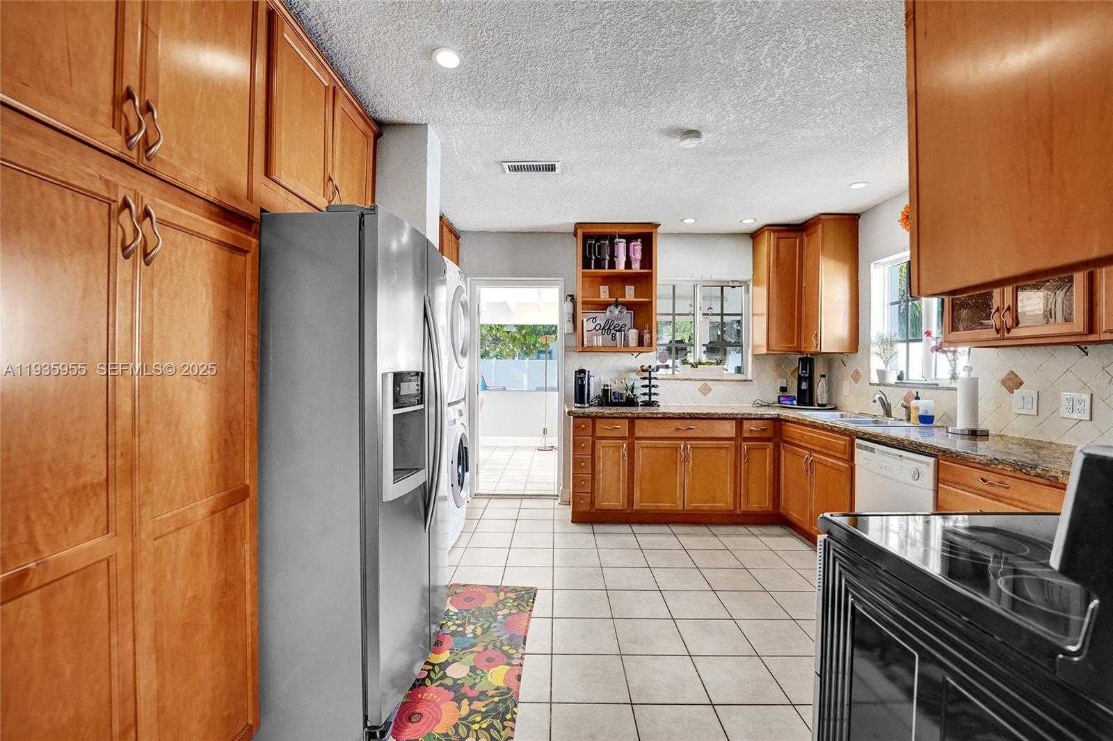 Small Image of 2826 DEWEY ST, Hollywood Number 13