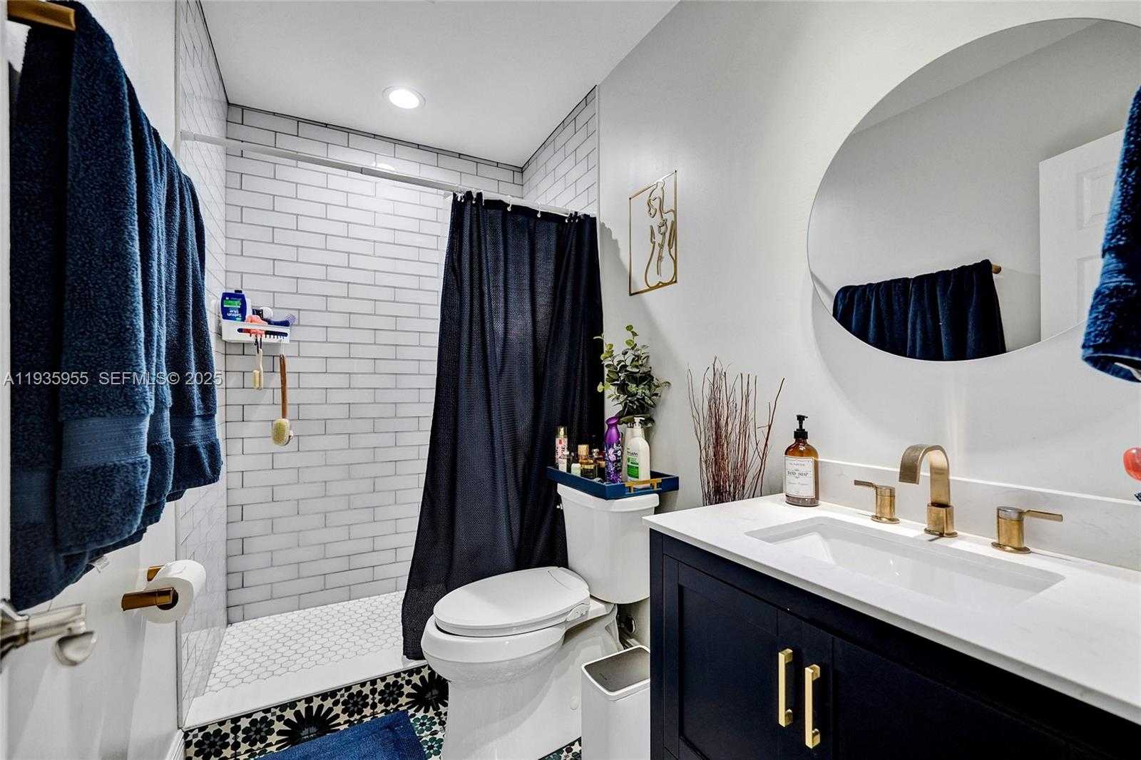 Small Image of 2826 DEWEY ST, Hollywood Number 14