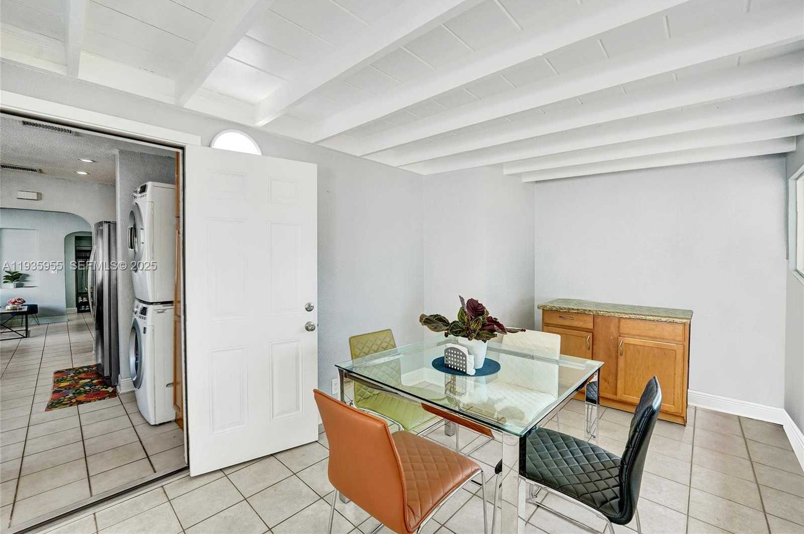 Small Image of 2826 DEWEY ST, Hollywood Number 16