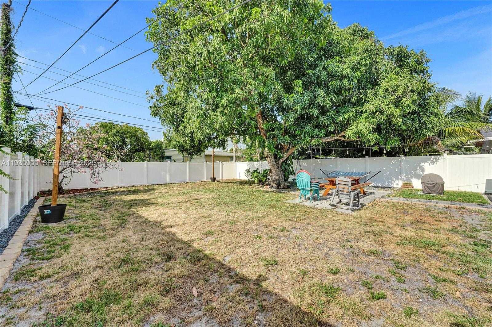 Small Image of 2826 DEWEY ST, Hollywood Number 19