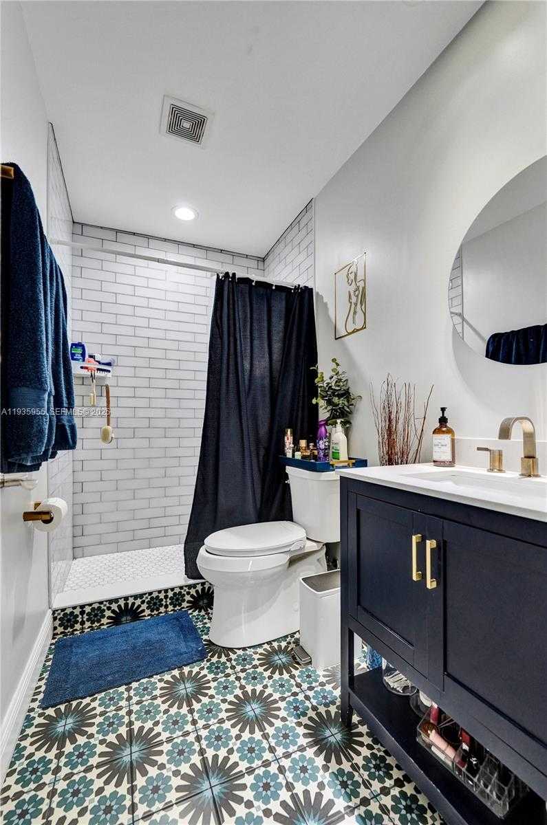 Small Image of 2826 DEWEY ST, Hollywood Number 4