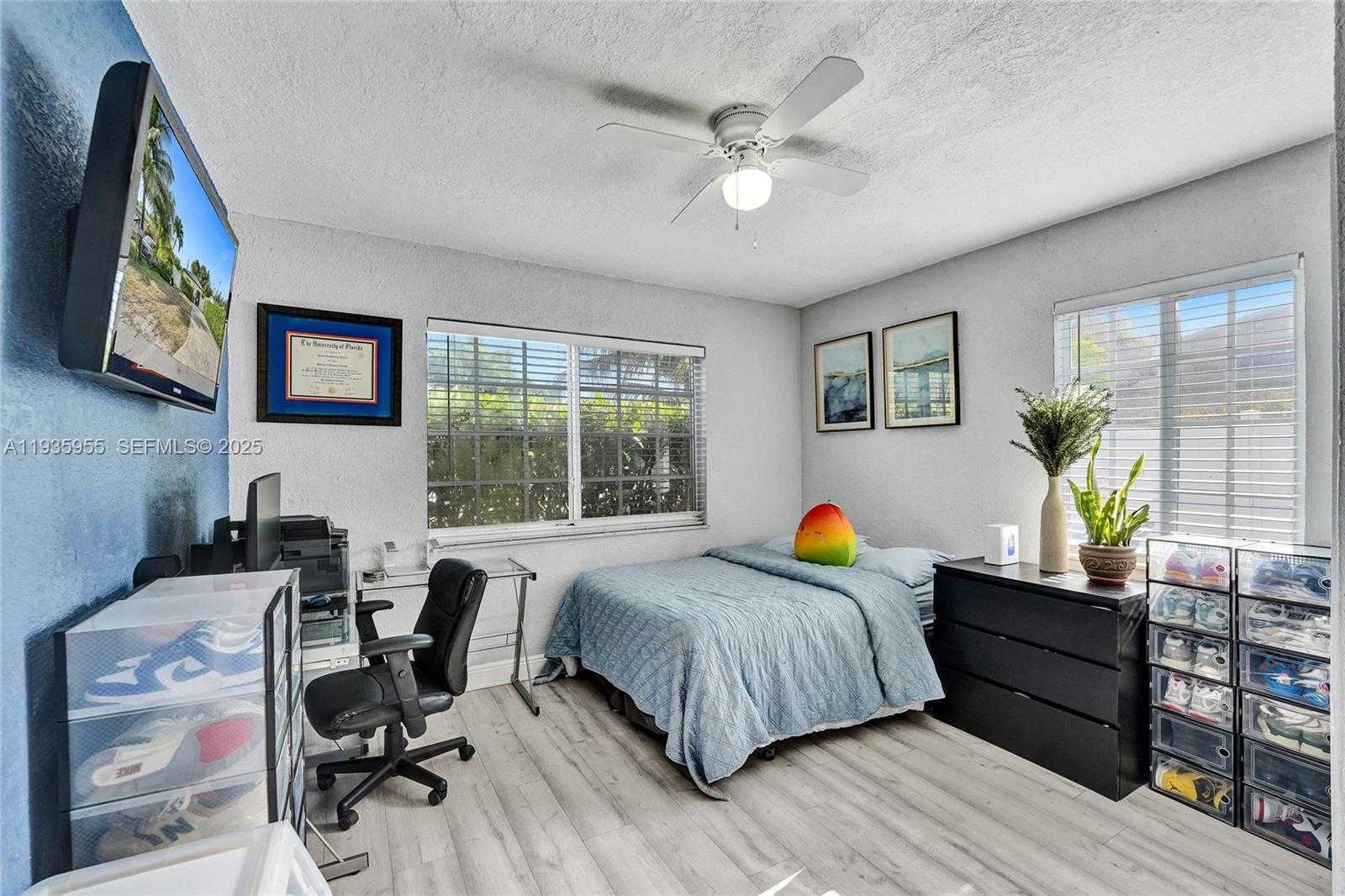 Small Image of 2826 DEWEY ST, Hollywood Number 5