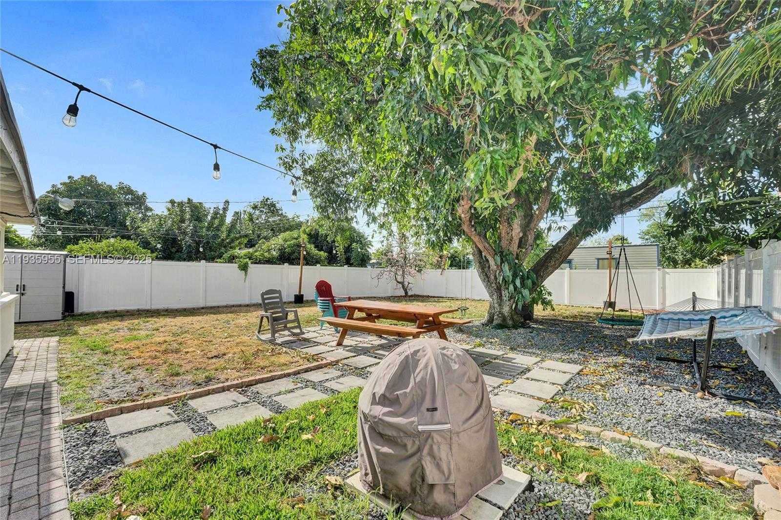 Small Image of 2826 DEWEY ST, Hollywood Number 7