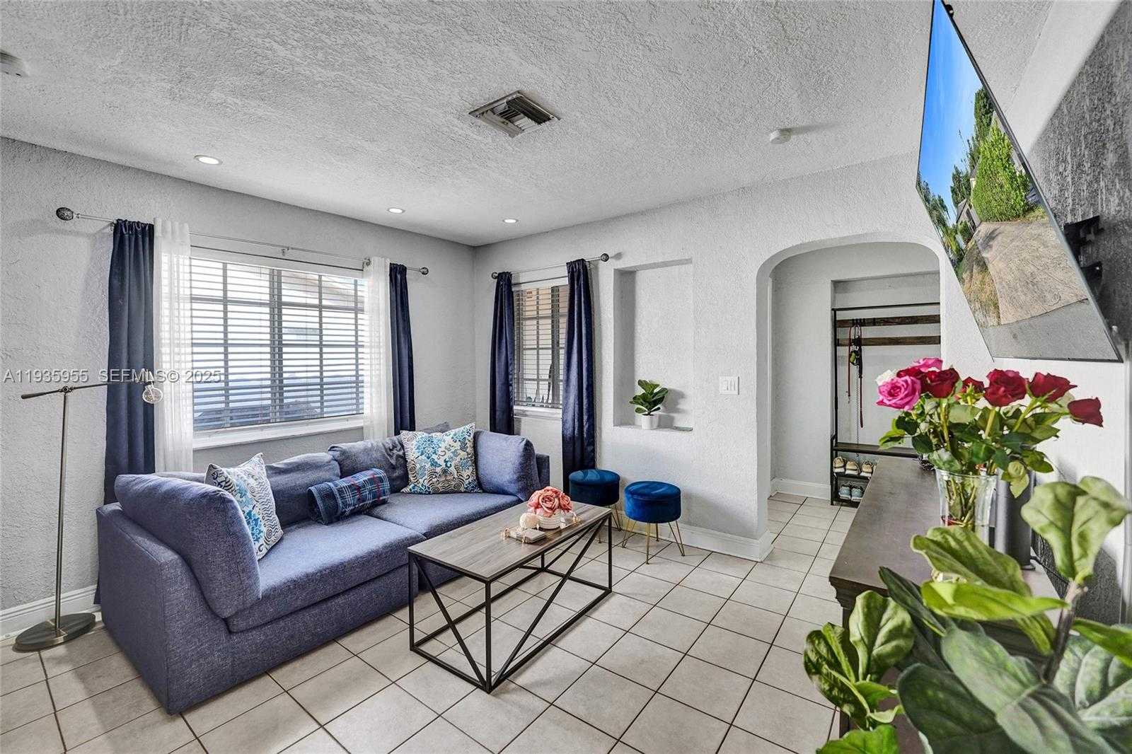 Small Image of 2826 DEWEY ST, Hollywood Number 9