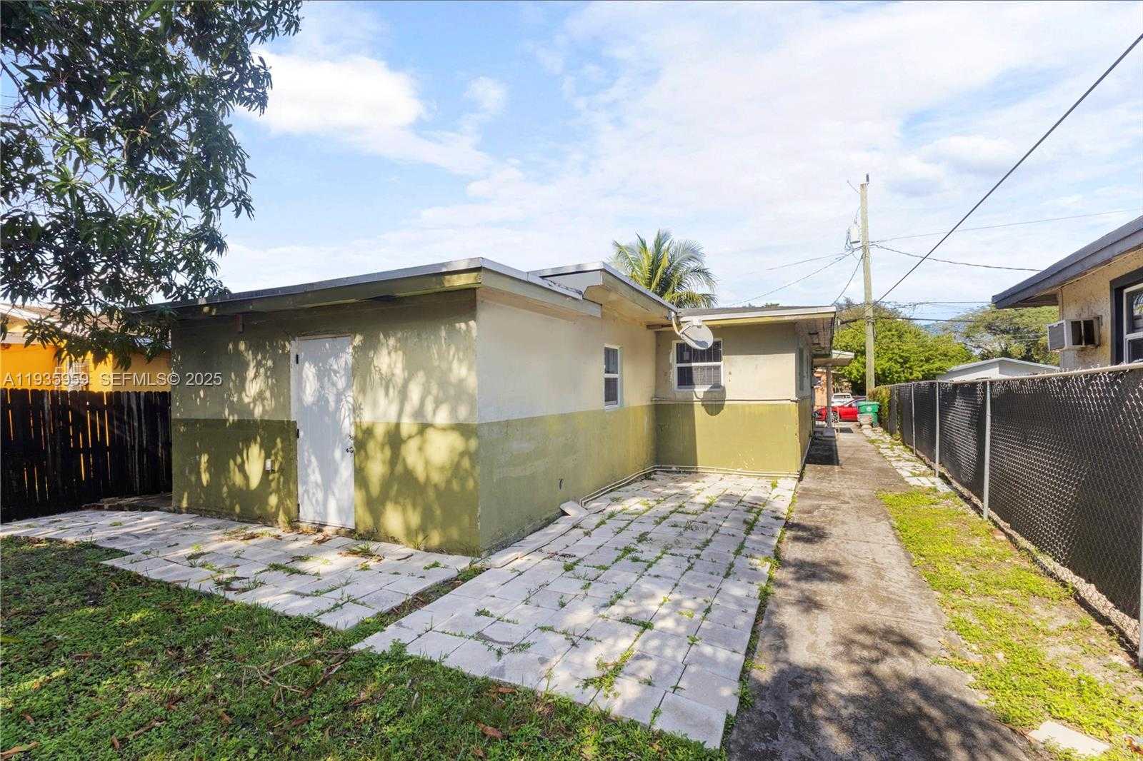 Small Image of 1130 NORTH WEST 58TH TER, Miami Number 11