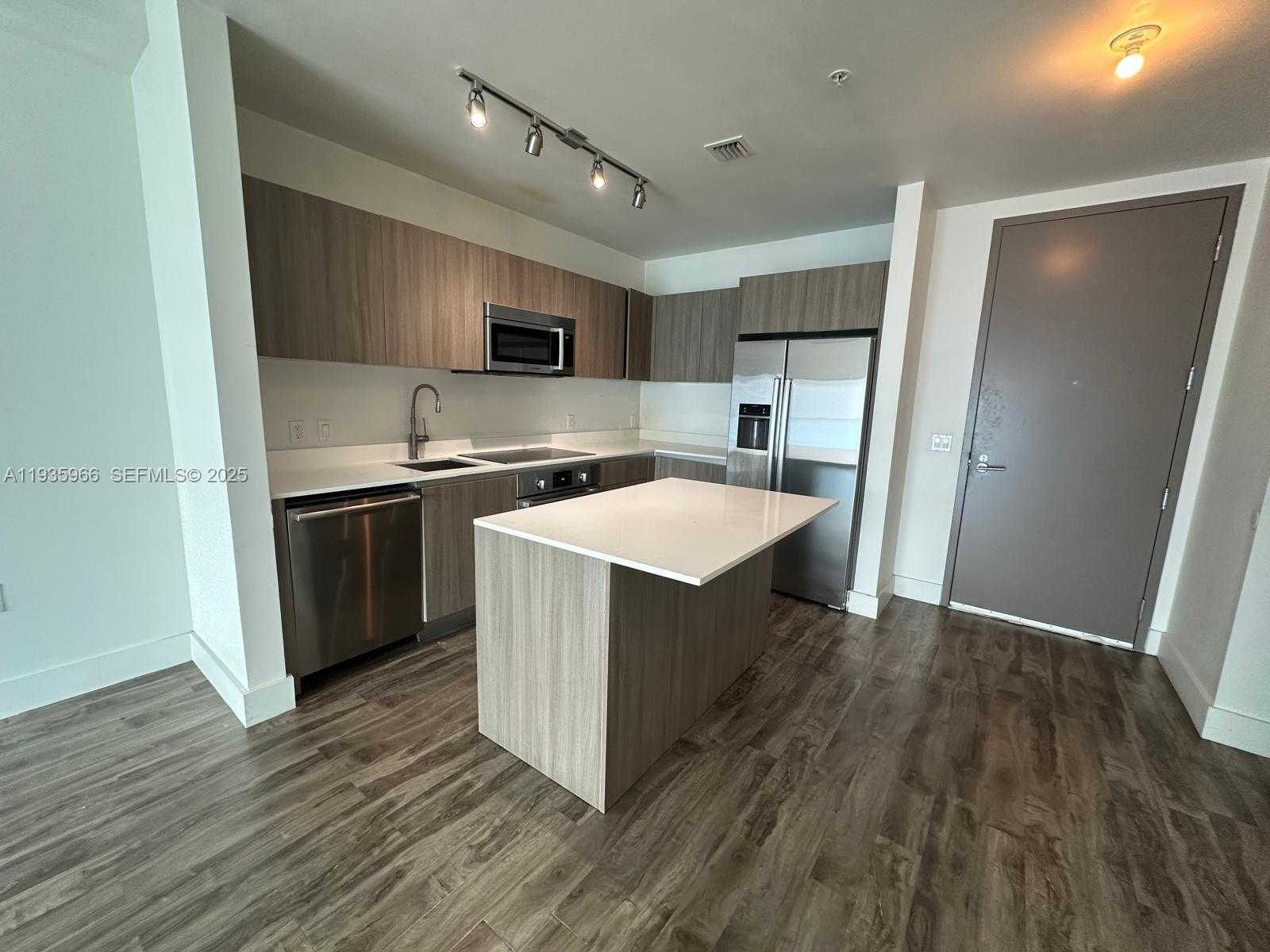 Small Image of 201 SOUTH WEST 17TH RD #803, Miami Number 5