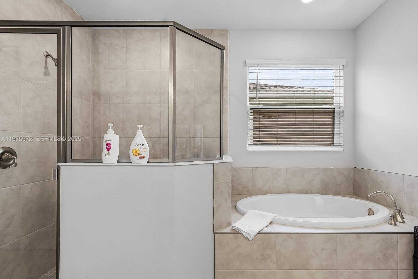 Small Image of 425 CORAL REEF PL, Cape Coral Number 17