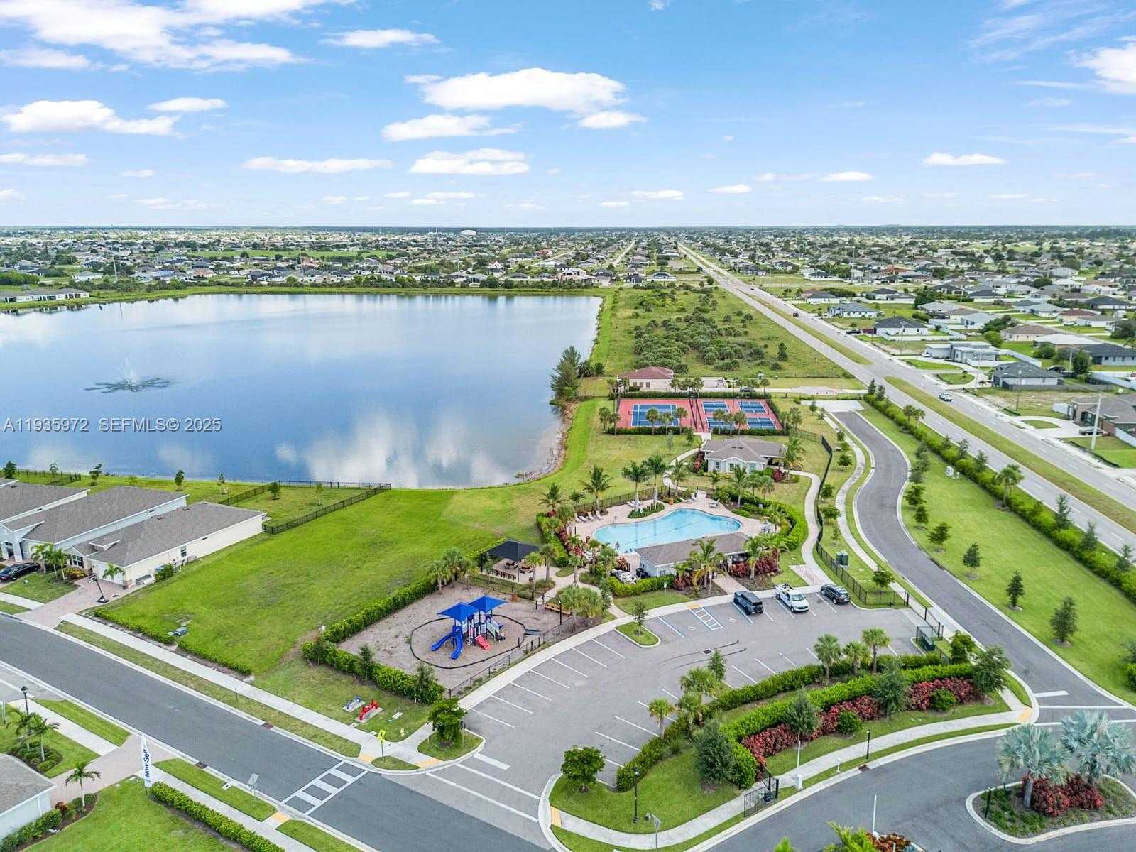 Small Image of 425 CORAL REEF PL, Cape Coral Number 20