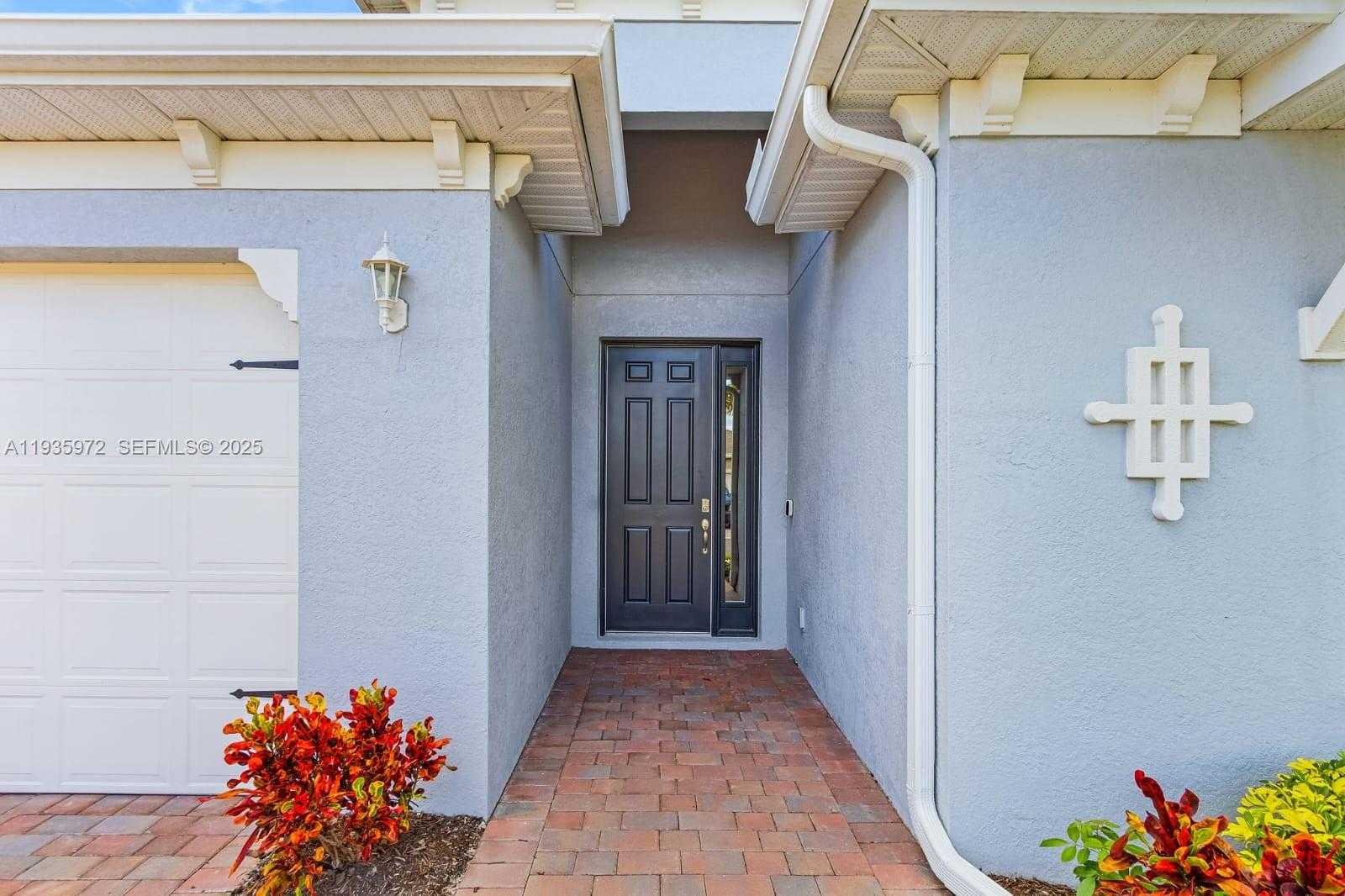 Small Image of 425 CORAL REEF PL, Cape Coral Number 26