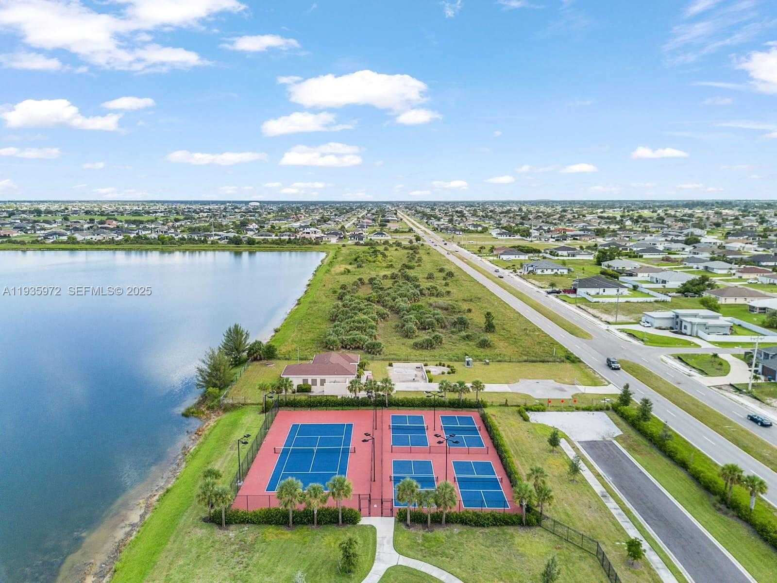 Small Image of 425 CORAL REEF PL, Cape Coral Number 29