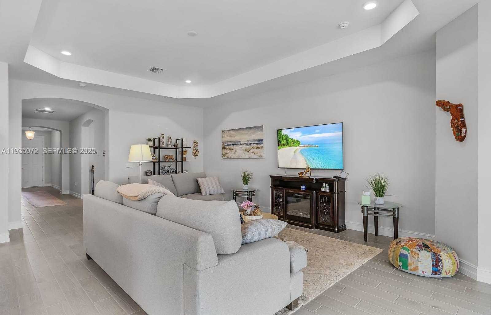 Small Image of 425 CORAL REEF PL, Cape Coral Number 4