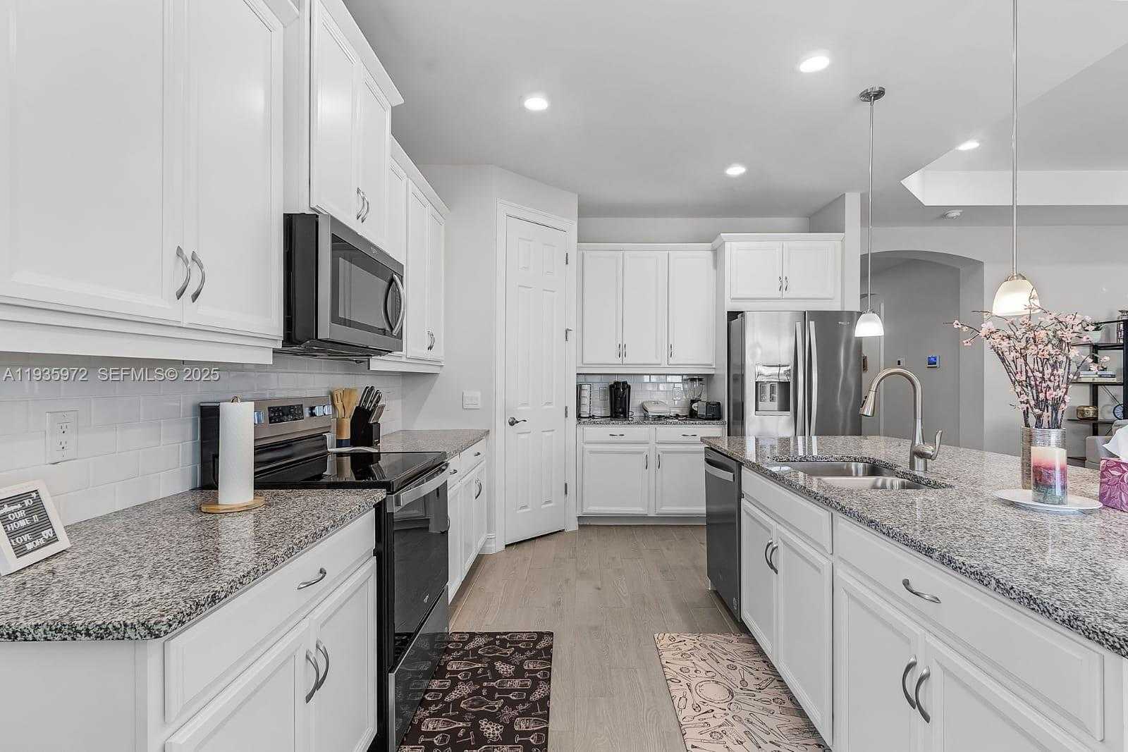 Small Image of 425 CORAL REEF PL, Cape Coral Number 6