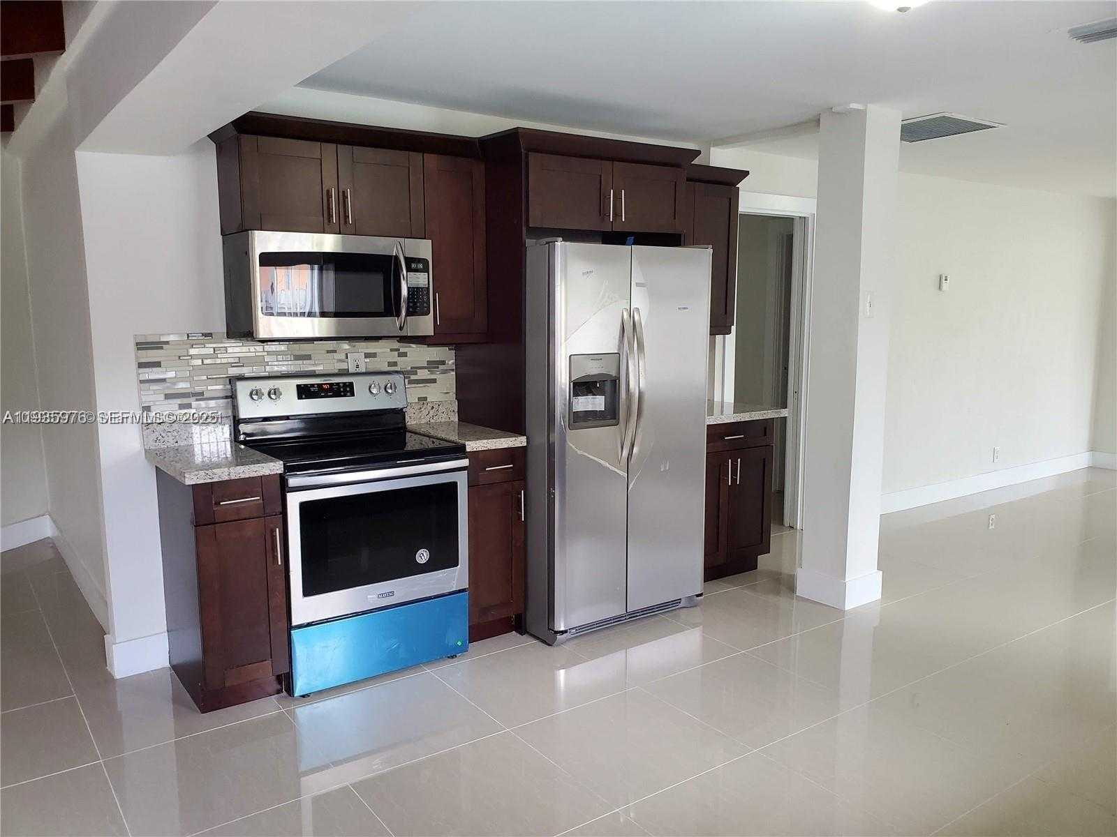 Small Image of Hollywood Number 10