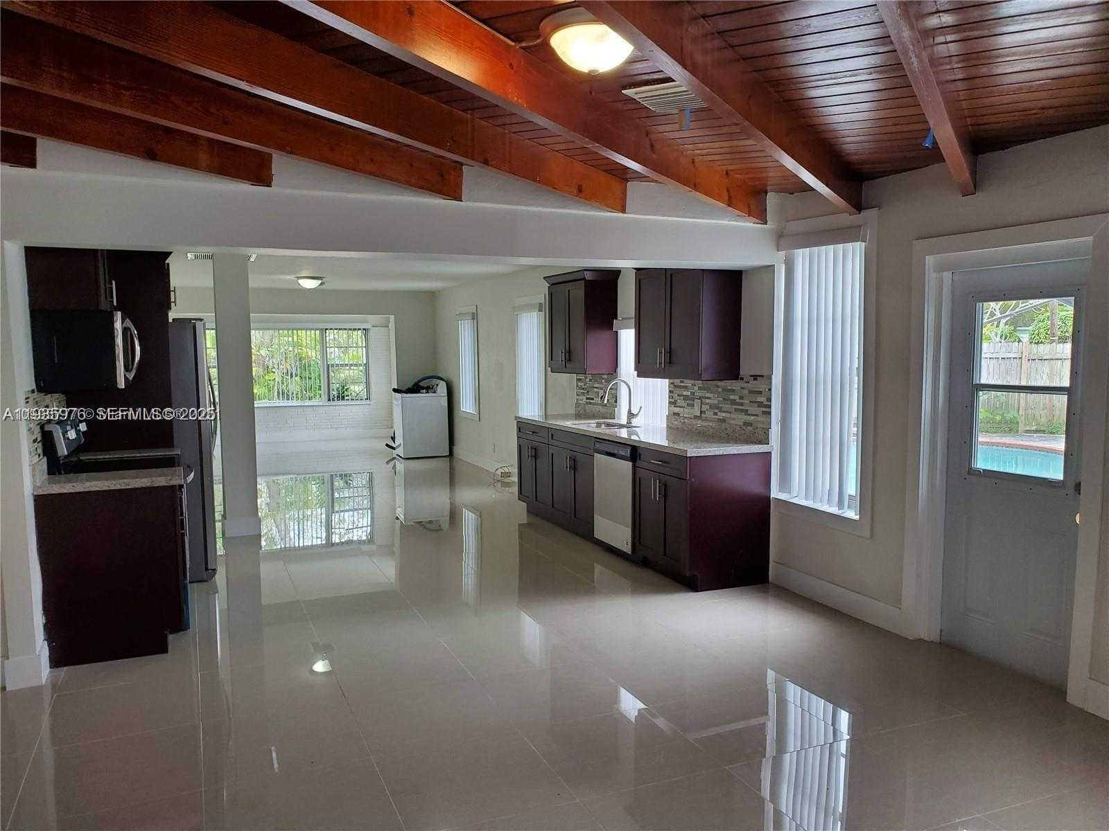 Small Image of Hollywood Number 11