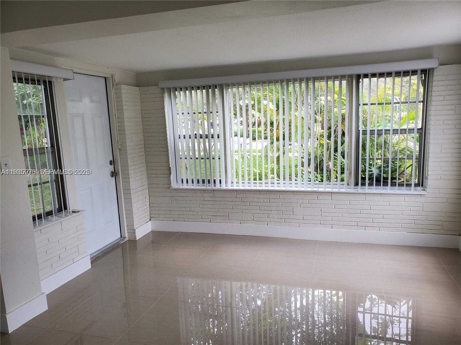 Small Image of Hollywood Number 15