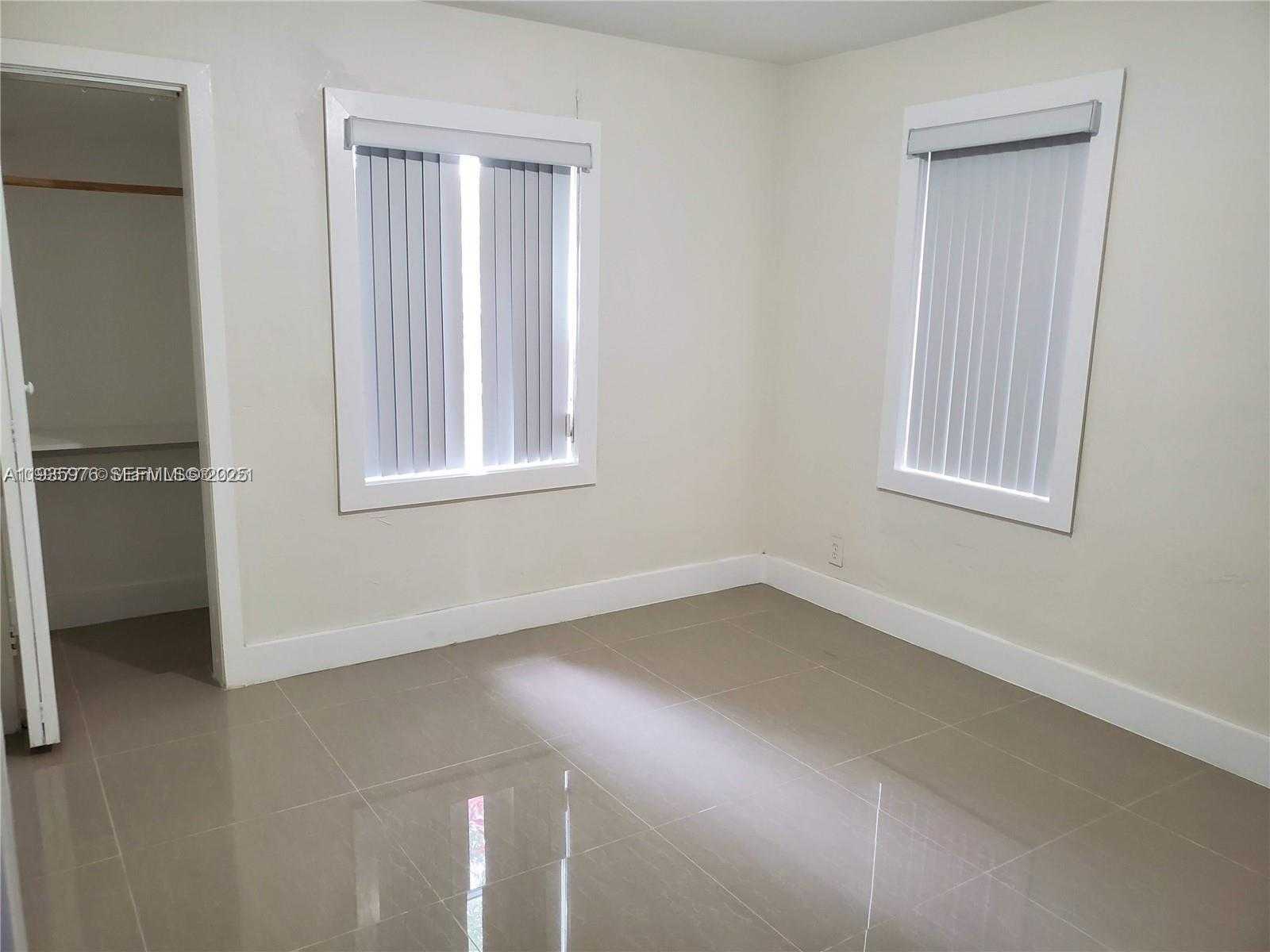 Small Image of Hollywood Number 19