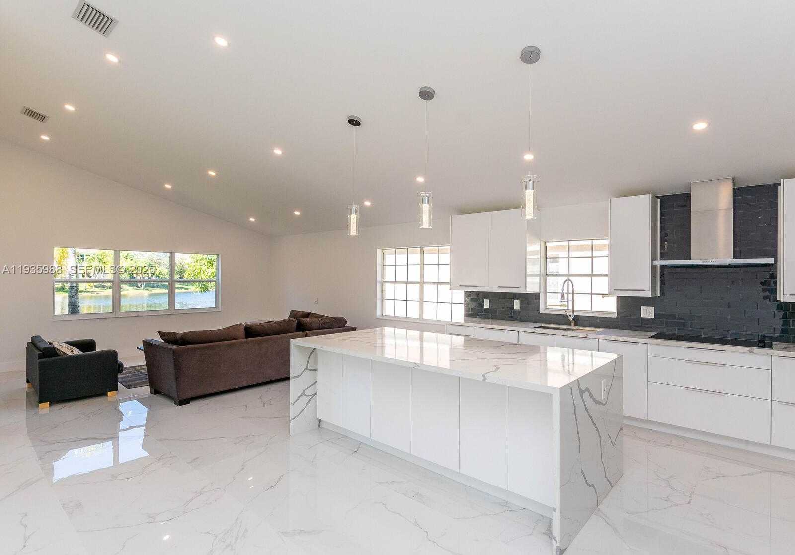 Small Image of 381 CAMERON DR, Weston Number 10