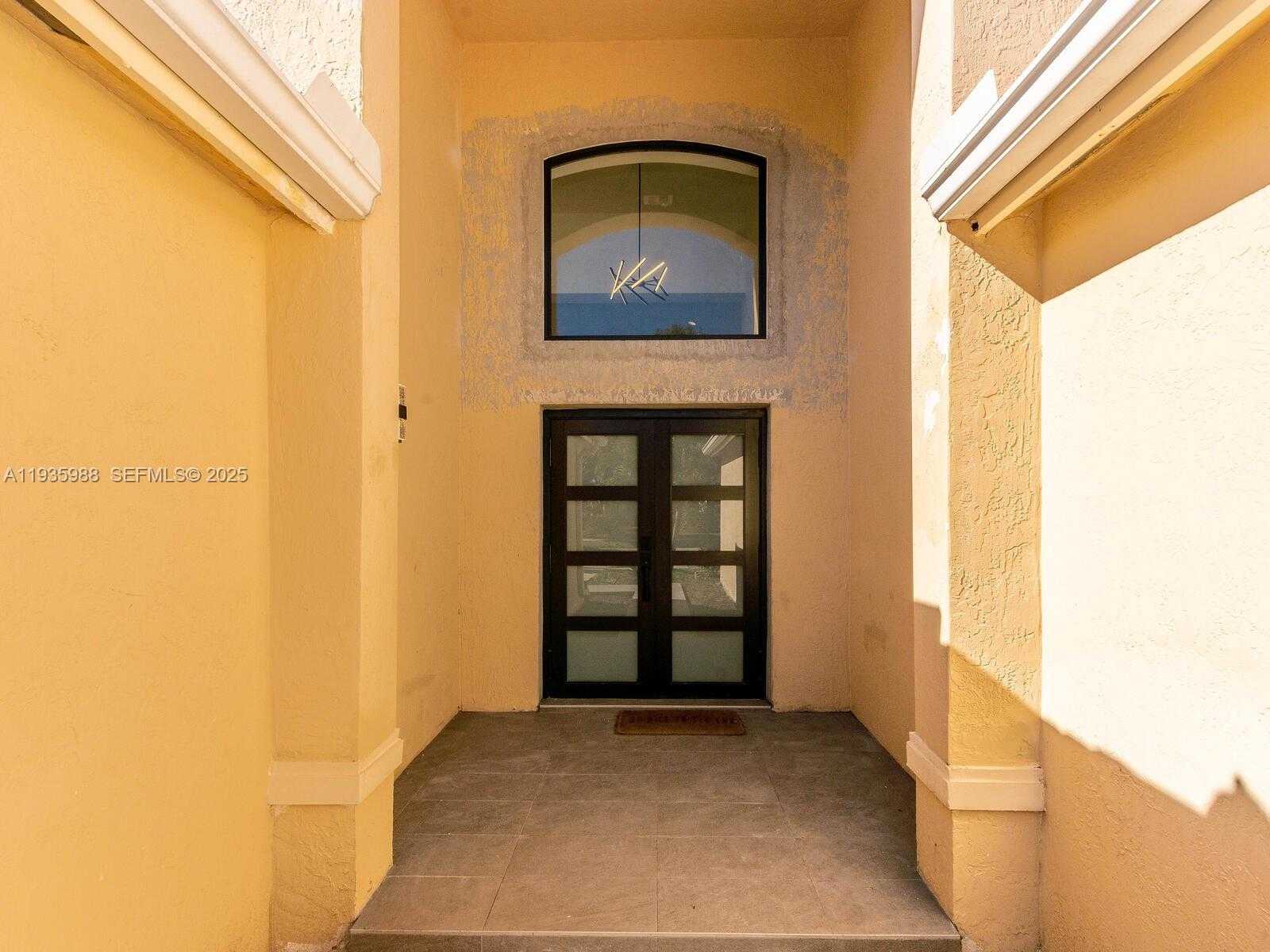 Small Image of 381 CAMERON DR, Weston Number 2