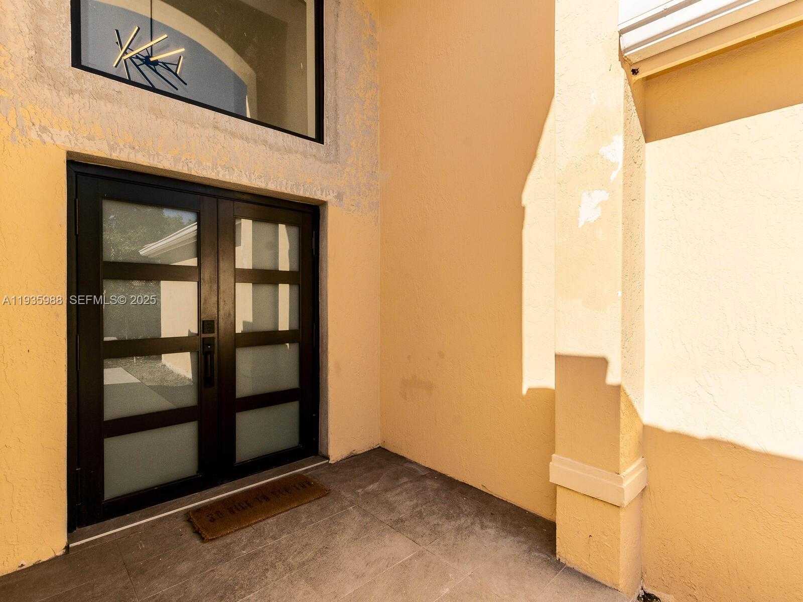 Small Image of 381 CAMERON DR, Weston Number 3