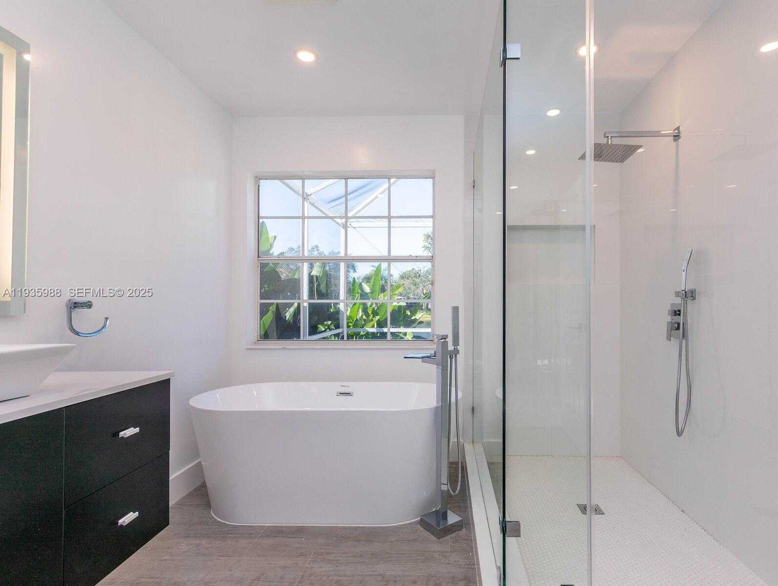 Small Image of 381 CAMERON DR, Weston Number 31