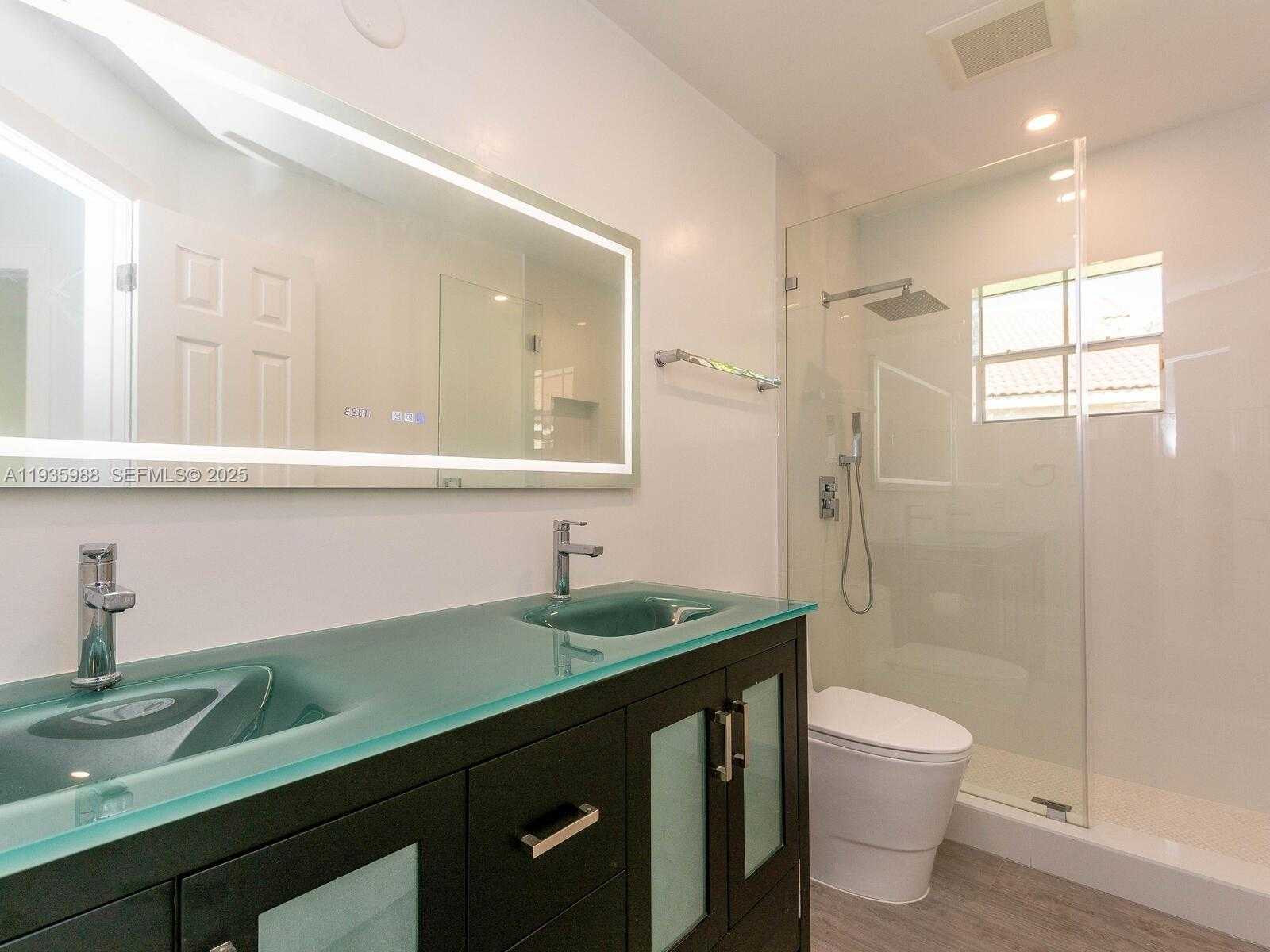 Small Image of 381 CAMERON DR, Weston Number 39