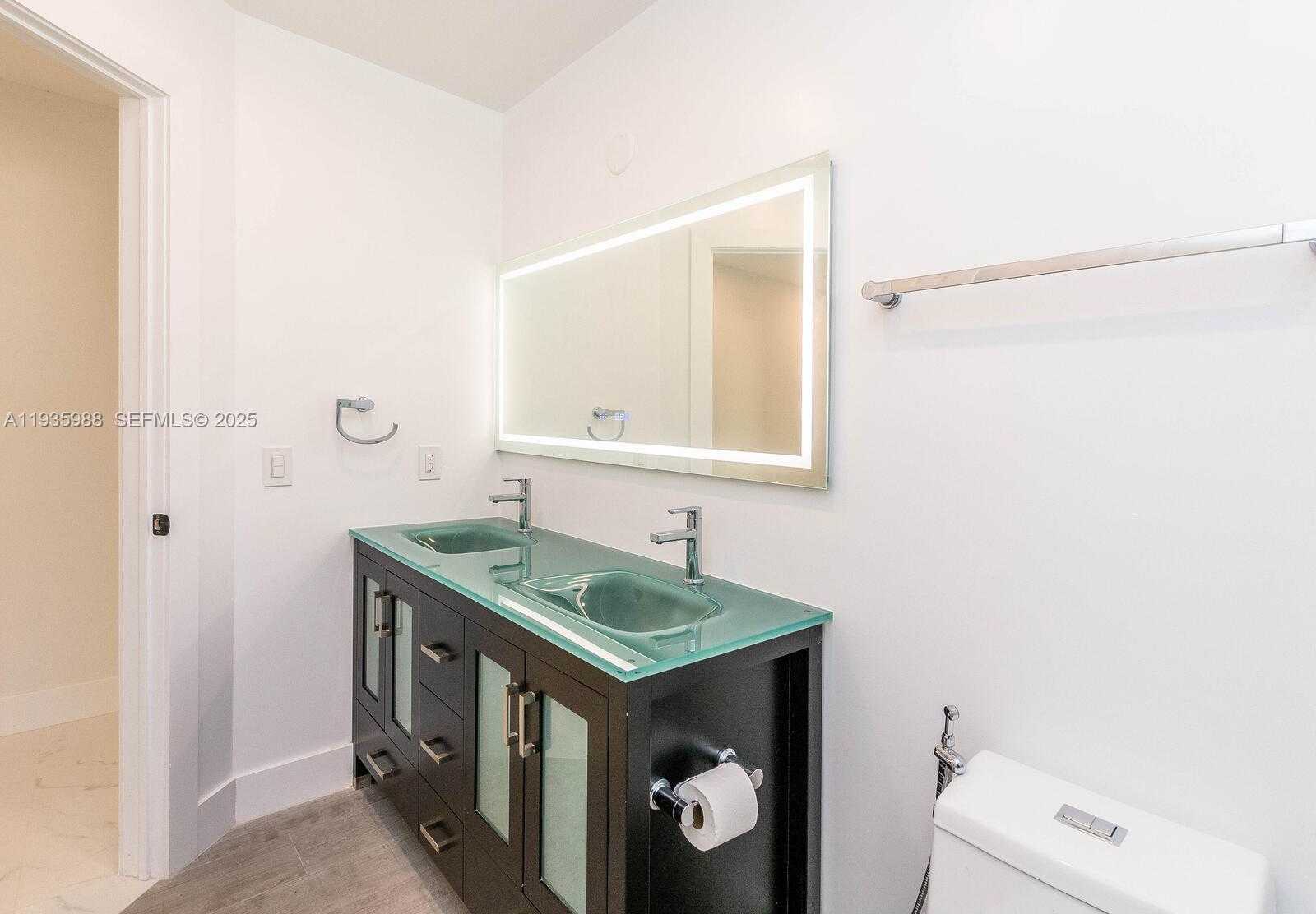 Small Image of 381 CAMERON DR, Weston Number 40