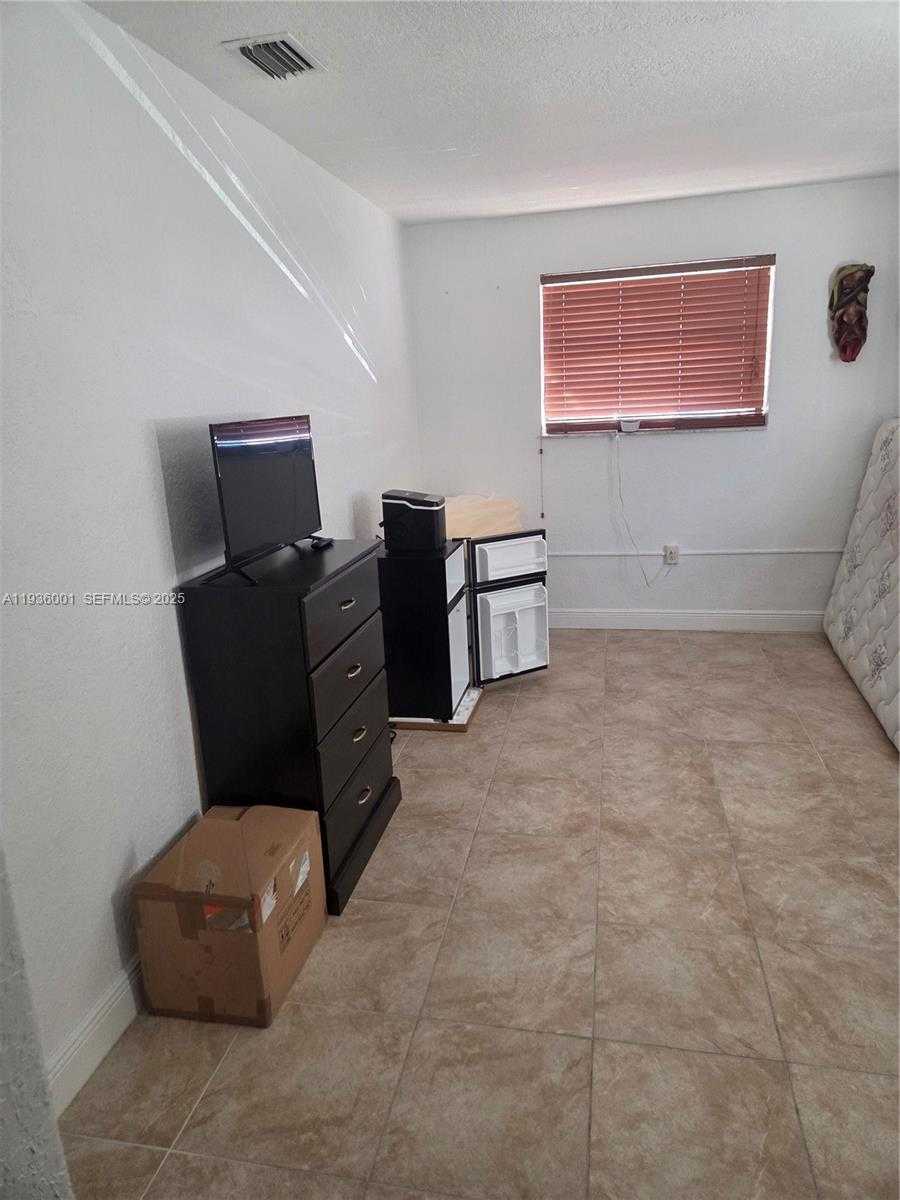Small Image of 5031 NORTH WEST 173RD ST, Miami Gardens Number 10
