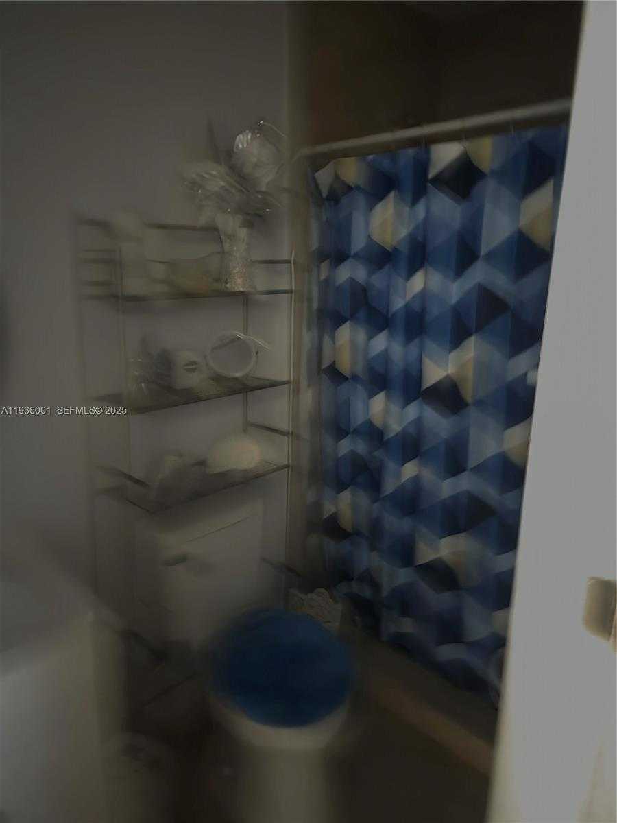 Small Image of 5031 NORTH WEST 173RD ST, Miami Gardens Number 11