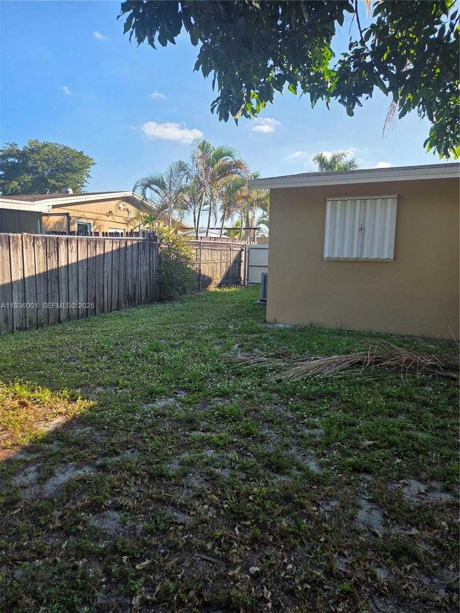 Small Image of 5031 NORTH WEST 173RD ST, Miami Gardens Number 16