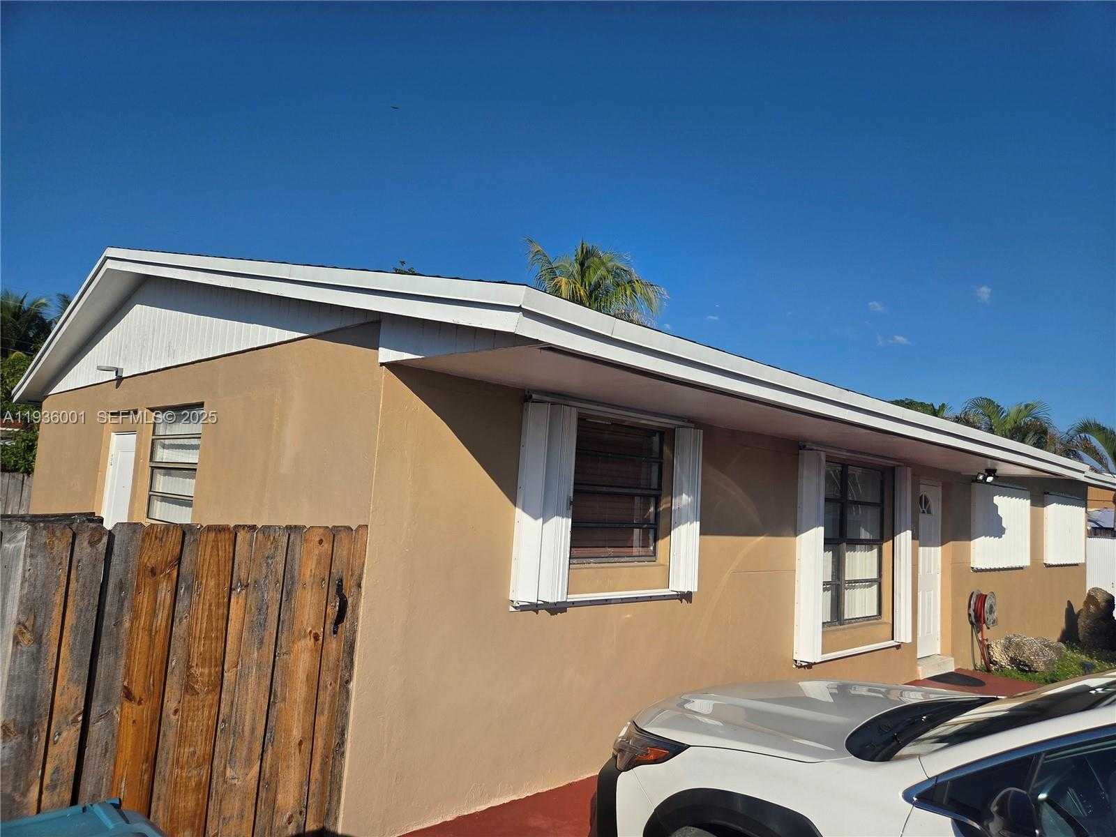 Small Image of 5031 NORTH WEST 173RD ST, Miami Gardens Number 2