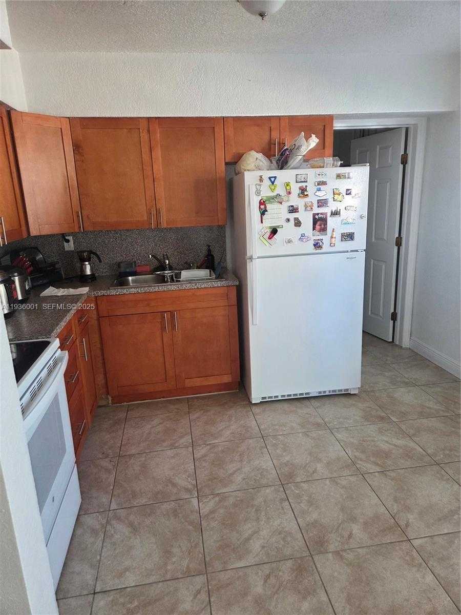 Small Image of 5031 NORTH WEST 173RD ST, Miami Gardens Number 4