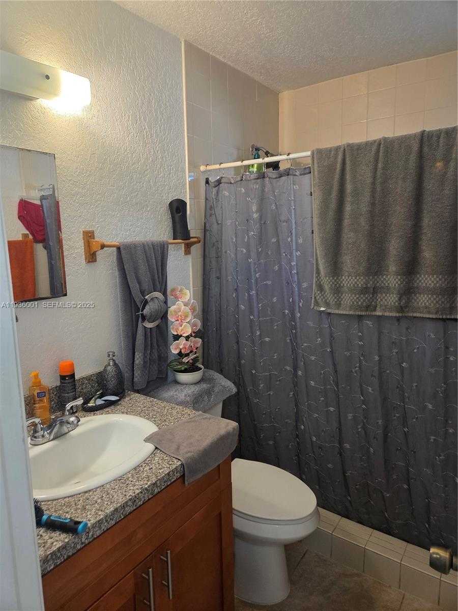 Small Image of 5031 NORTH WEST 173RD ST, Miami Gardens Number 6