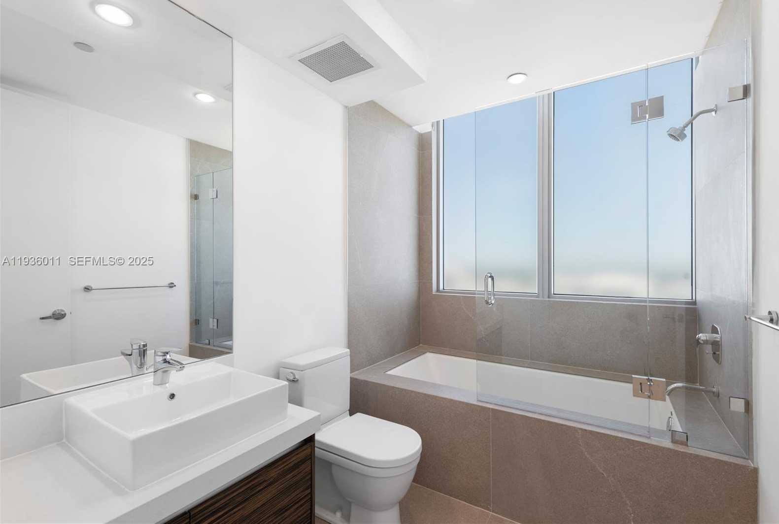 Small Image of 1100 BISCAYNE BLVD #4307, Miami Number 10