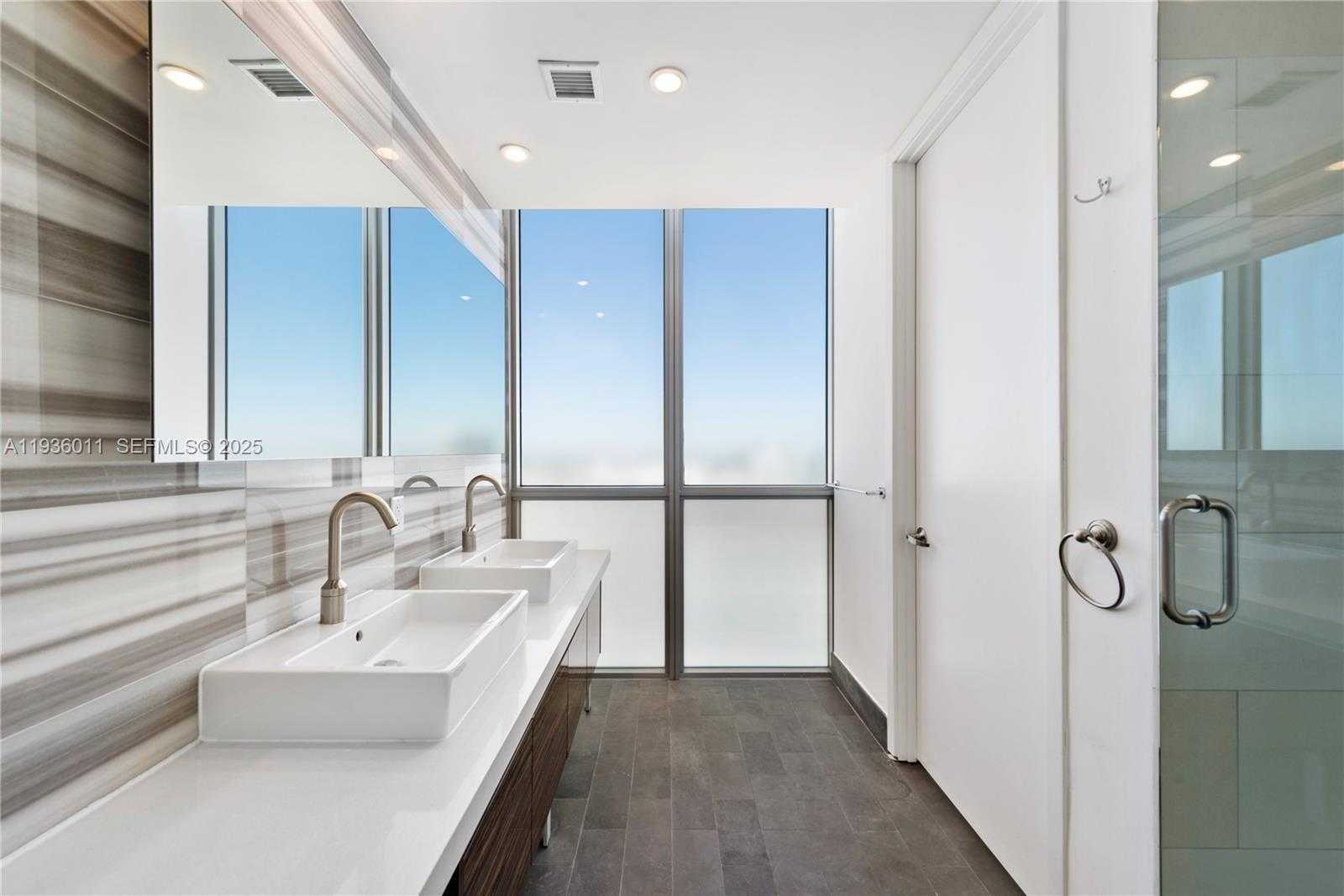 Small Image of 1100 BISCAYNE BLVD #4307, Miami Number 25