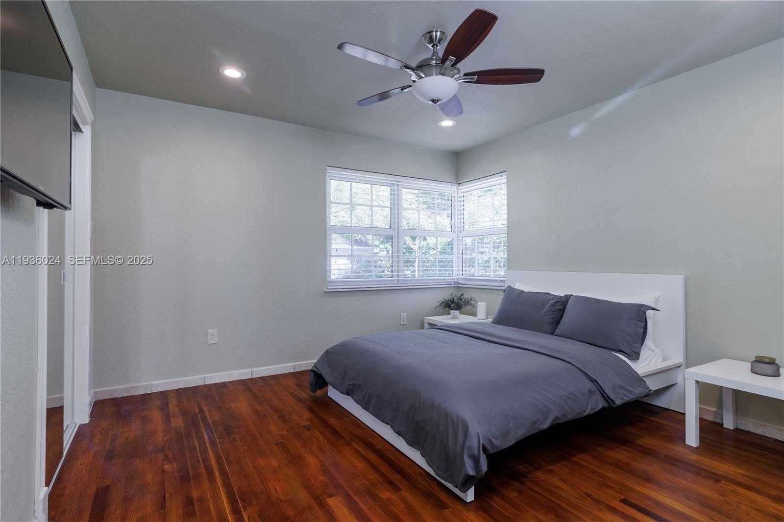 Small Image of 250 NORTH EAST 48TH ST, Miami Number 12