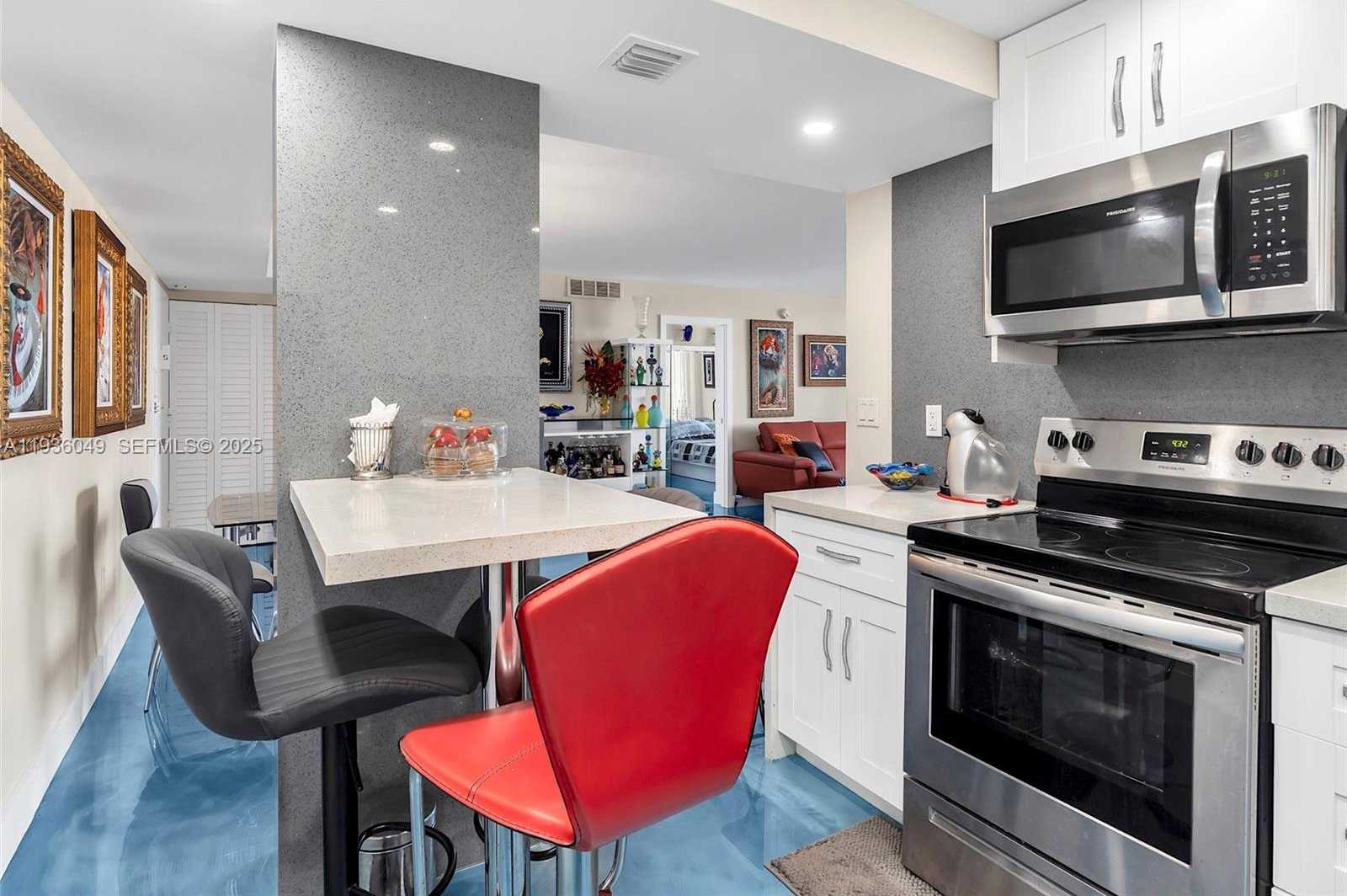 Small Image of 1833 SOUTH OCEAN DR #1709, Hallandale Beach Number 10