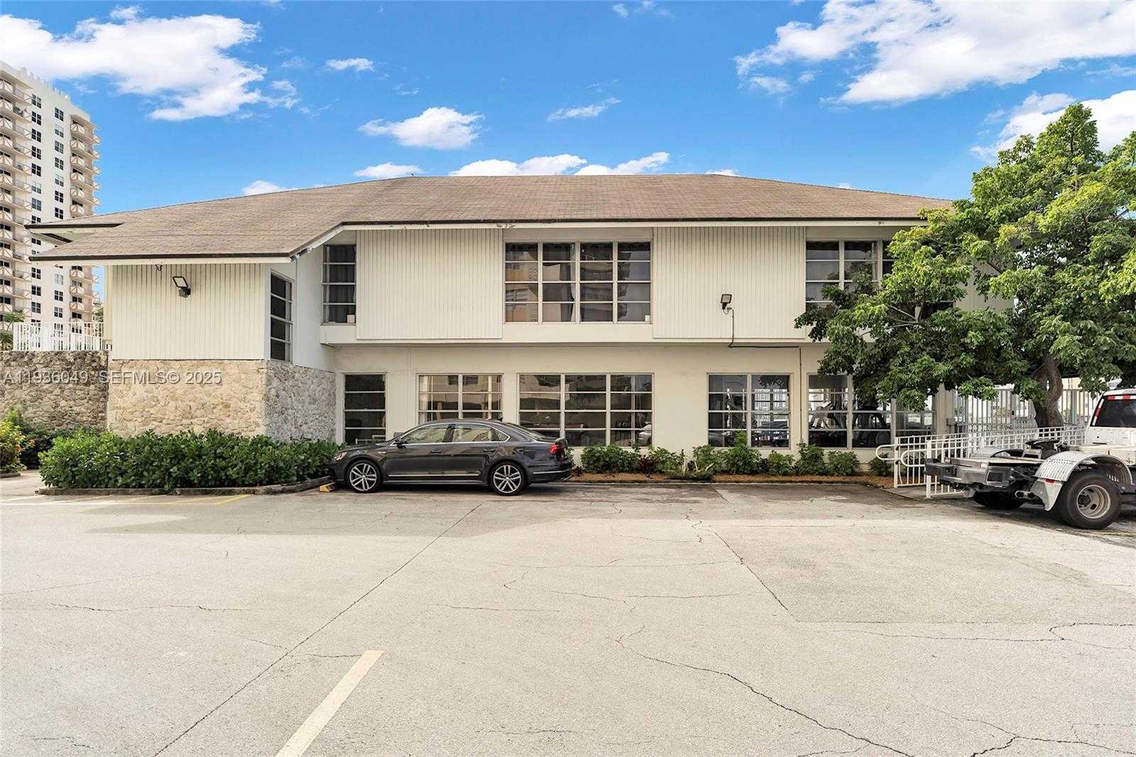 Small Image of 1833 SOUTH OCEAN DR #1709, Hallandale Beach Number 29