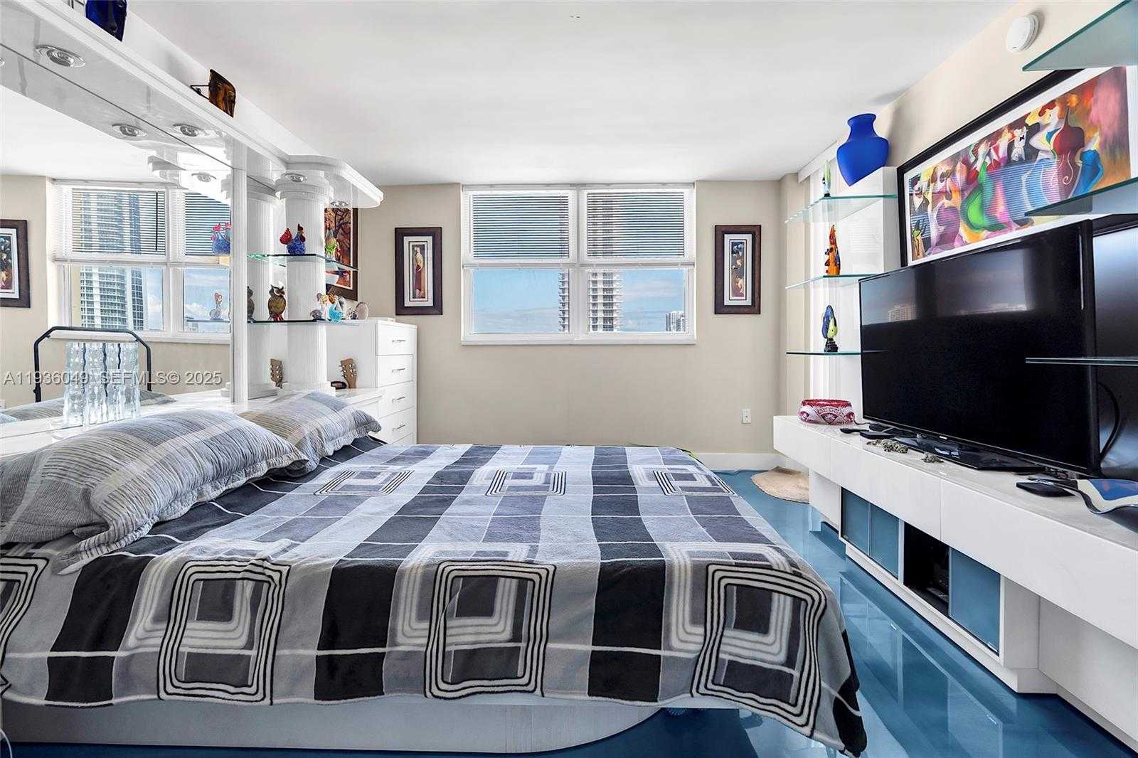 Small Image of 1833 SOUTH OCEAN DR #1709, Hallandale Beach Number 31