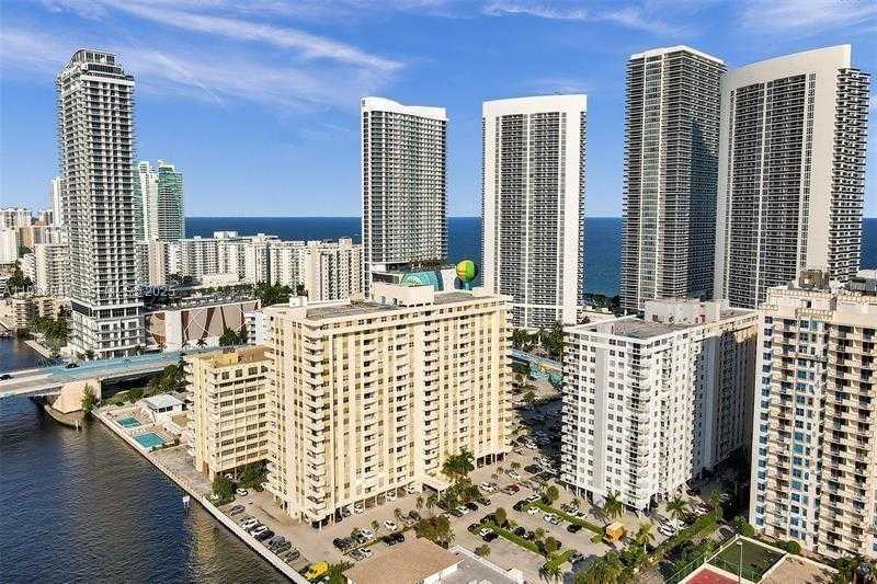 Small Image of 1833 SOUTH OCEAN DR #1709, Hallandale Beach Number 4
