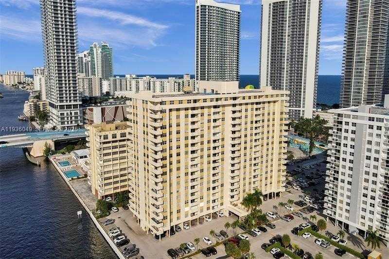 Small Image of 1833 SOUTH OCEAN DR #1709, Hallandale Beach Number 5
