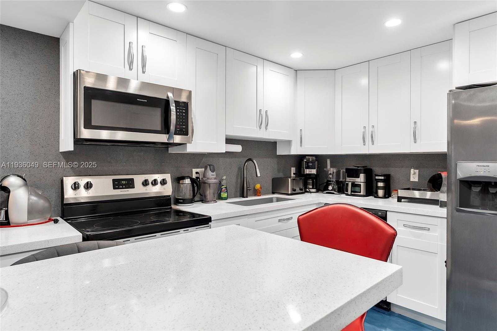 Small Image of 1833 SOUTH OCEAN DR #1709, Hallandale Beach Number 8