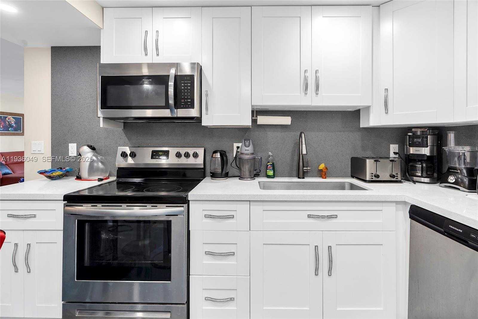 Small Image of 1833 SOUTH OCEAN DR #1709, Hallandale Beach Number 9