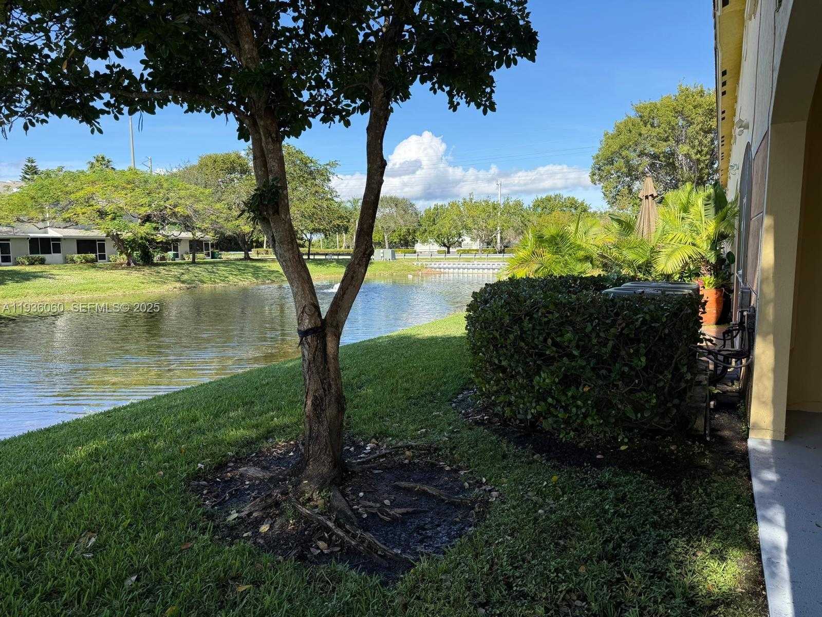 Small Image of 8301 SANTA MONICA TER, Tamarac Number 2